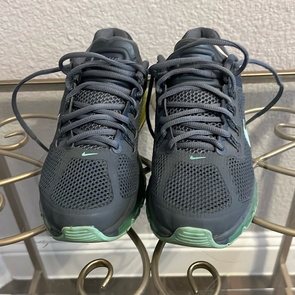 Nike AirMax Gray and Mint Running Athletic Shoes Sz 7